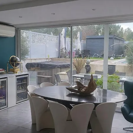 North Of Montpellier, Close To Beaches *